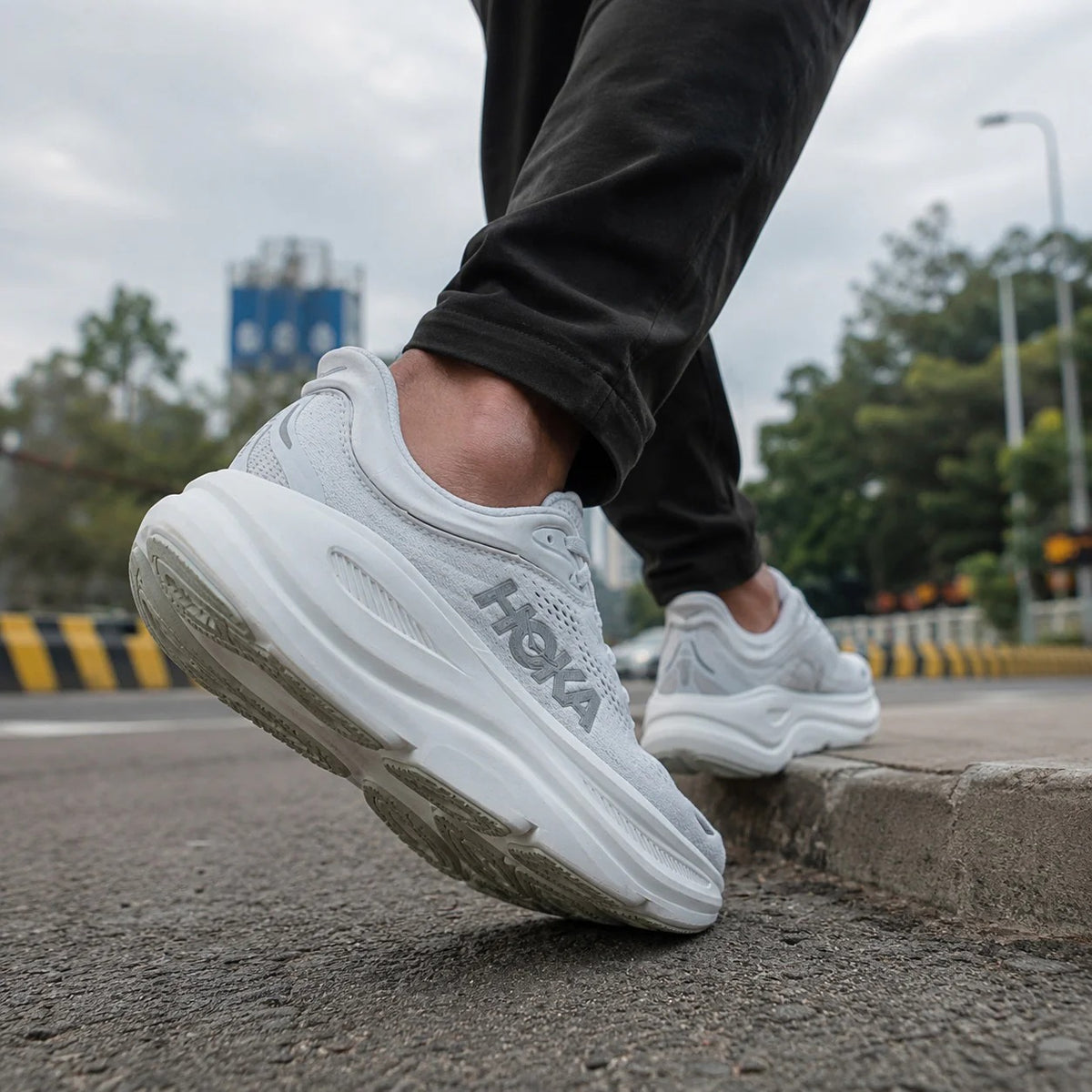 AeroWave Max Cushion Running Shoes | Final Clearance